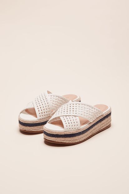 09060480_0001_1-CHINELO-TRESSE-COM-CORDA