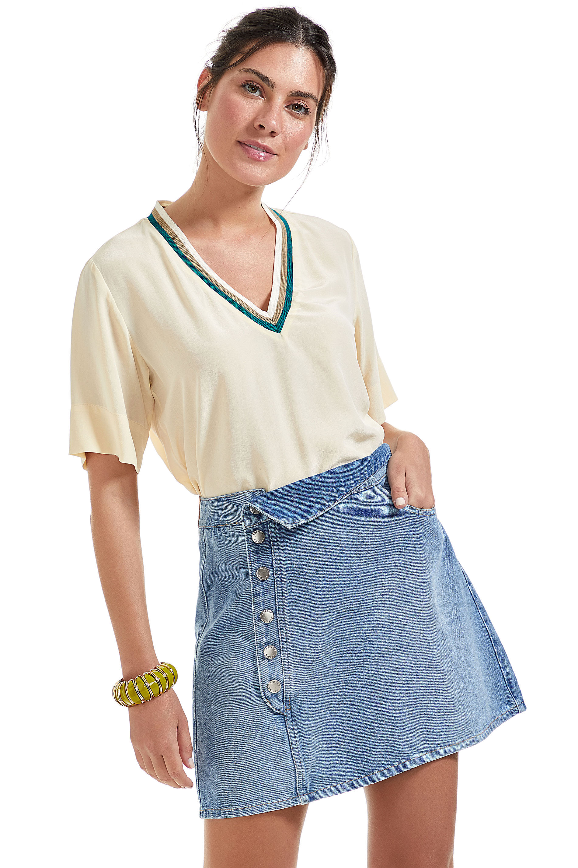 saia jeans curta com botoes na frente